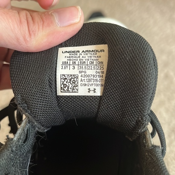 Boys baseball cleats - Picture 2 of 7